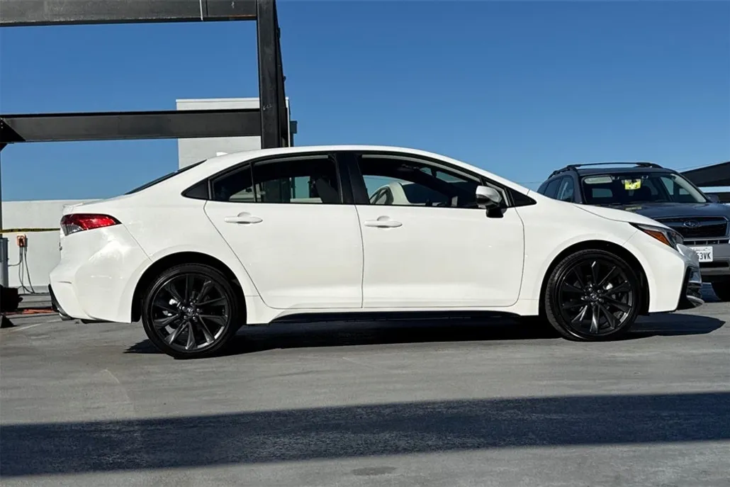 2024 Toyota Corolla Hybrid Base photo 1