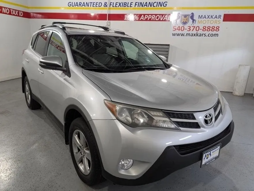 2015 Toyota RAV4 XLE photo 1