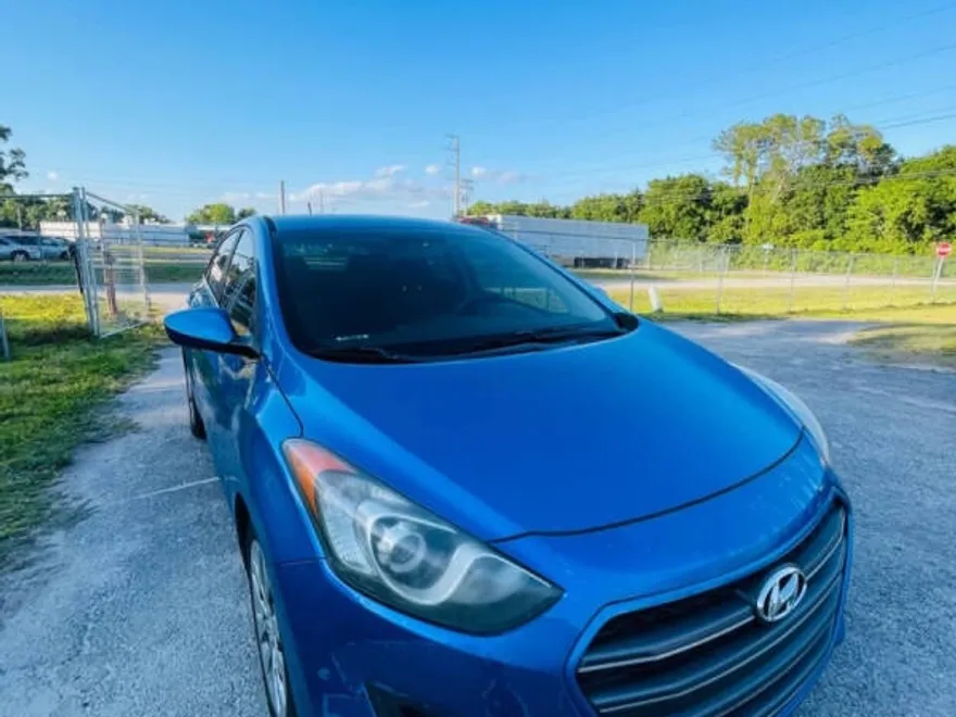 2017 Hyundai Elantra GT Base Value Edition Tech photo 1