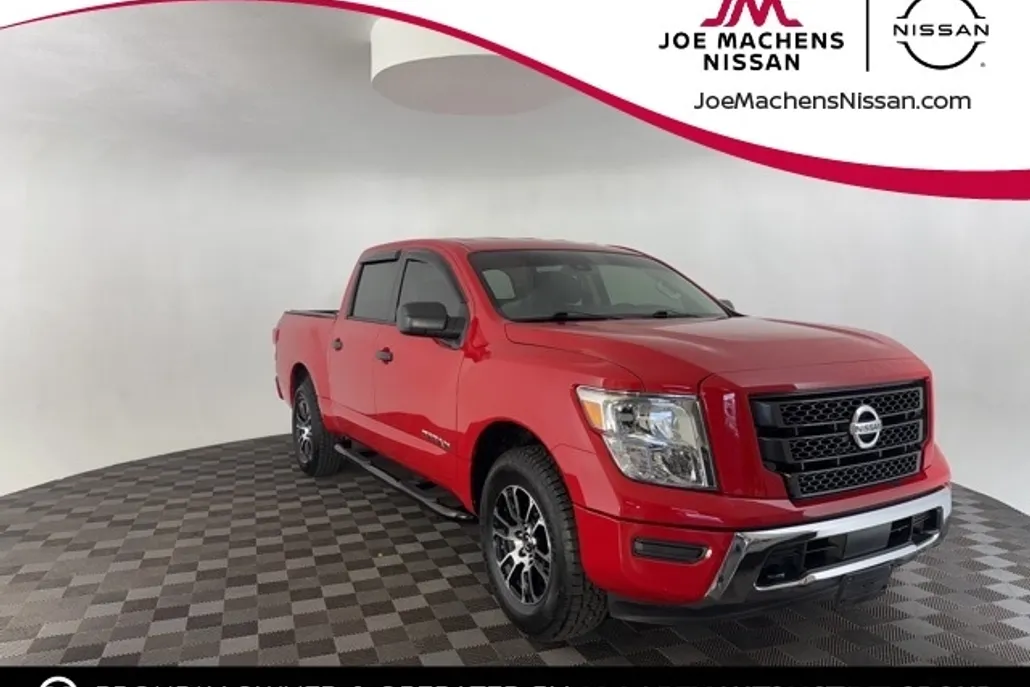 2022 Nissan Titan SV photo 1