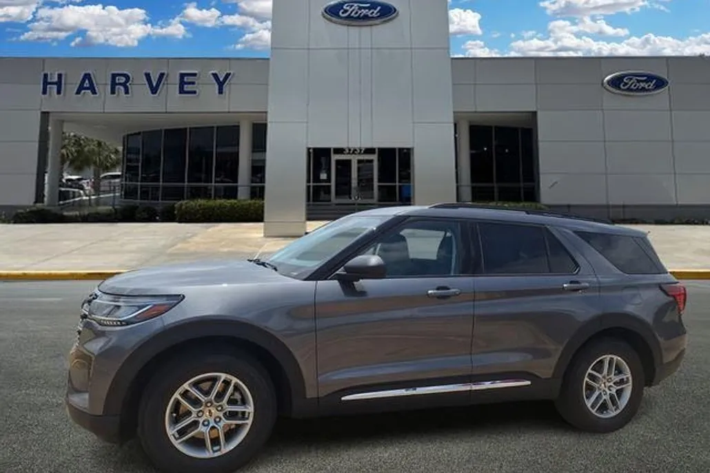 2025 Ford Explorer photo 1
