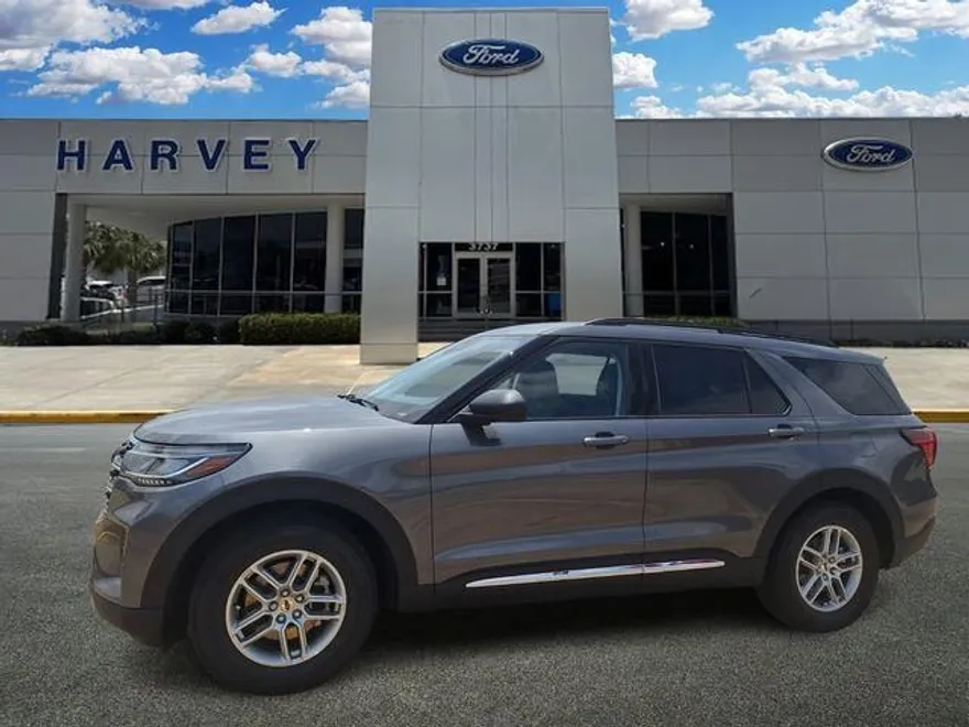 2025 Ford Explorer photo 1