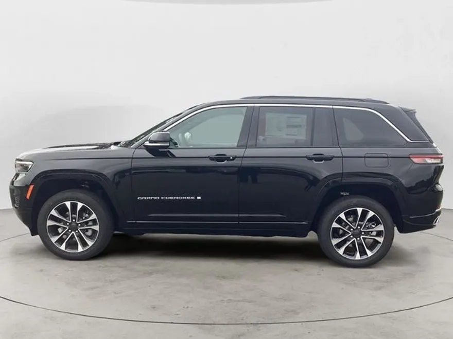 2025 Jeep Grand Cherokee Overland photo 1