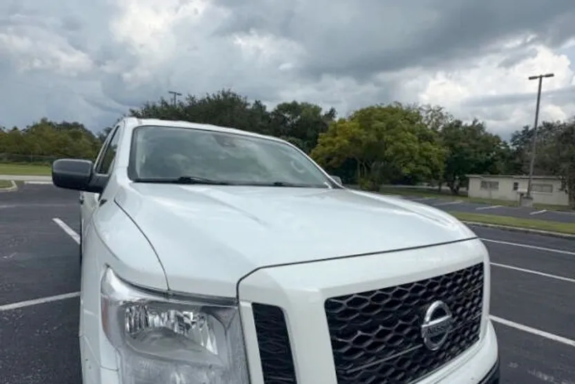 2022 Nissan Titan SV photo 1