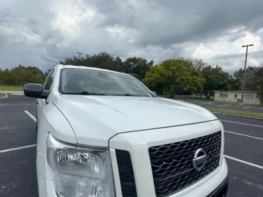 2022 Nissan Titan SV photo 1