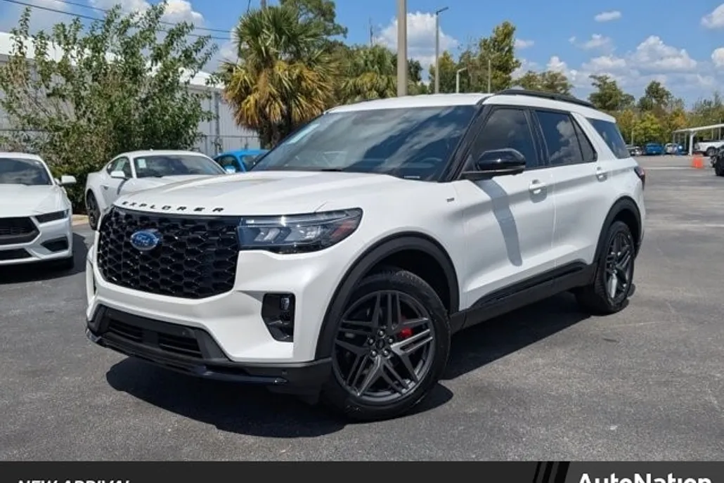 2025 Ford Explorer ST-Line photo 1