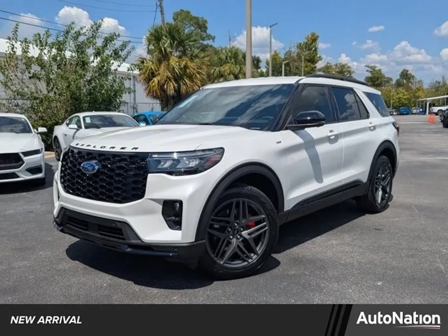 2025 Ford Explorer ST-Line photo 1