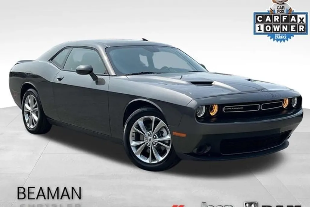2023 Dodge Challenger SXT photo 1