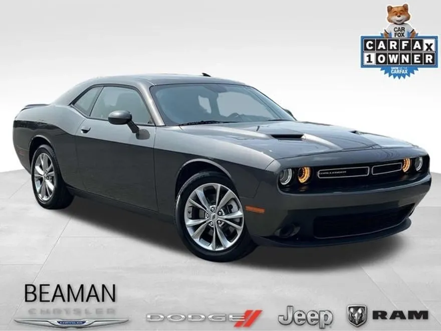 2023 Dodge Challenger SXT photo 1