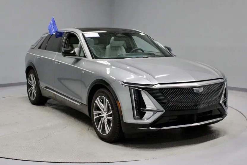 2024 Cadillac Lyriq Luxury photo 1