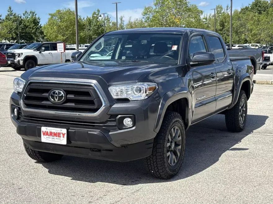 2022 Toyota Tacoma 4x4 SR photo 1