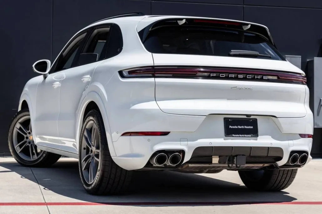 2025 Porsche Cayenne photo 1