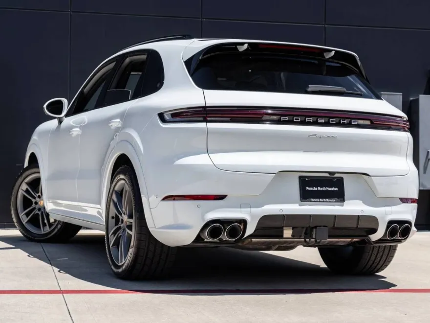 2025 Porsche Cayenne photo 1