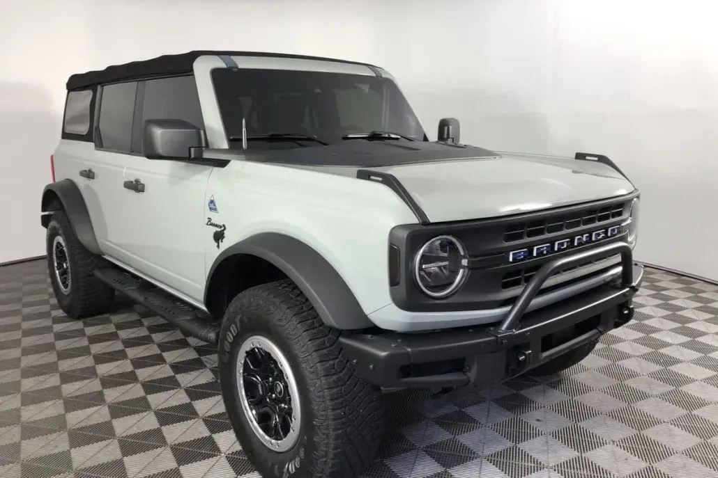 2022 Ford Bronco Black Diamond photo 1
