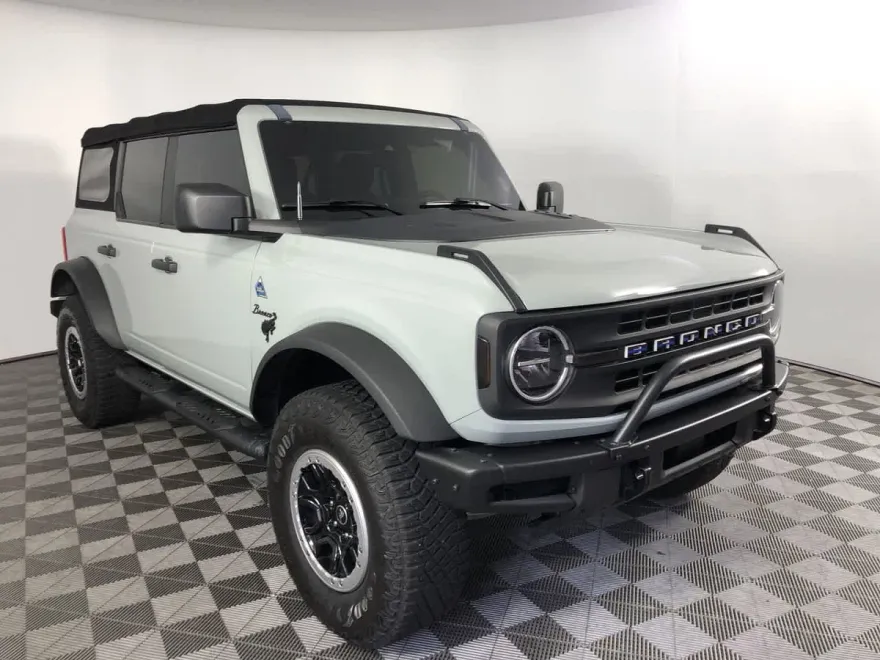 2022 Ford Bronco Black Diamond photo 1