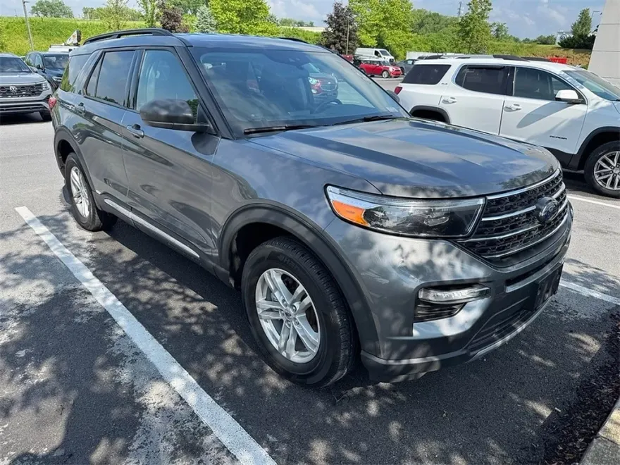 2022 Ford Explorer XLT photo 1