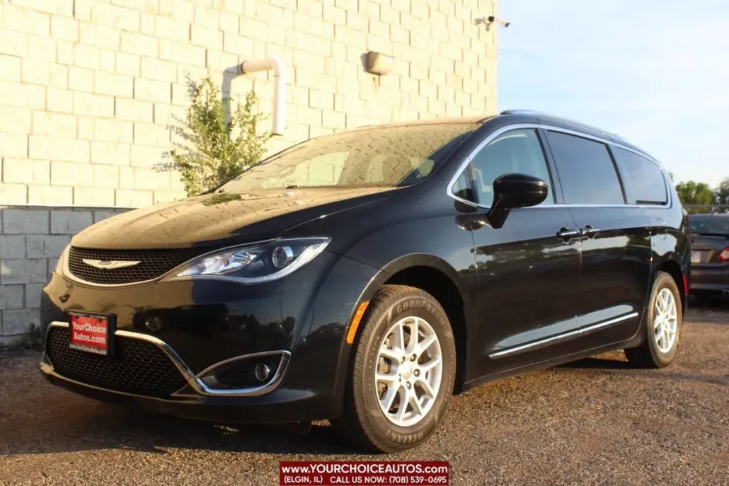 2020 Chrysler Pacifica Touring L photo 1