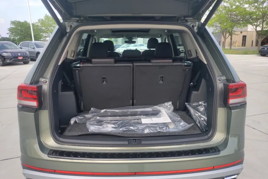 2025 Volkswagen Atlas Peak Edition SE photo 1