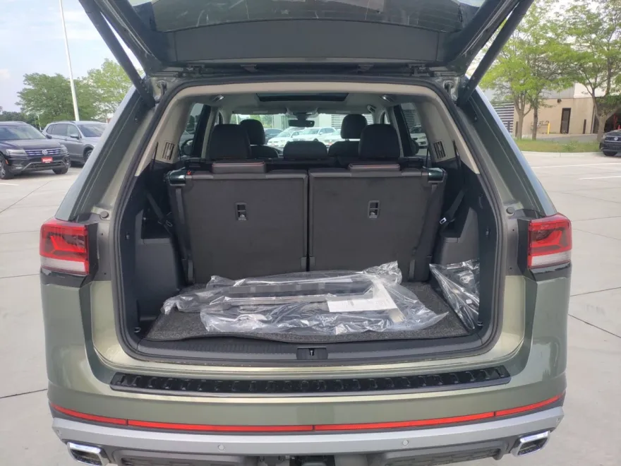 2025 Volkswagen Atlas Peak Edition SE photo 1