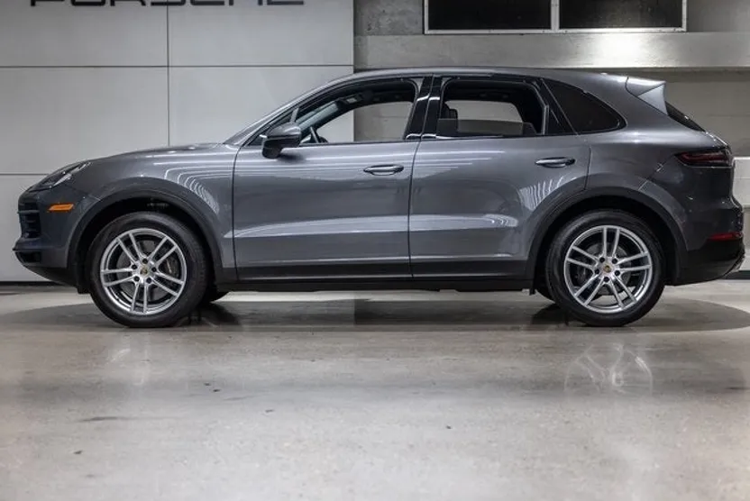 2023 Porsche Cayenne Platinum Edition photo 1