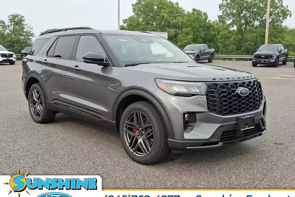 2025 Ford Explorer ST-Line photo 1