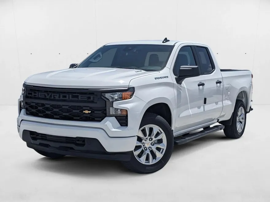 2025 Chevrolet Silverado 1500 Custom photo 1