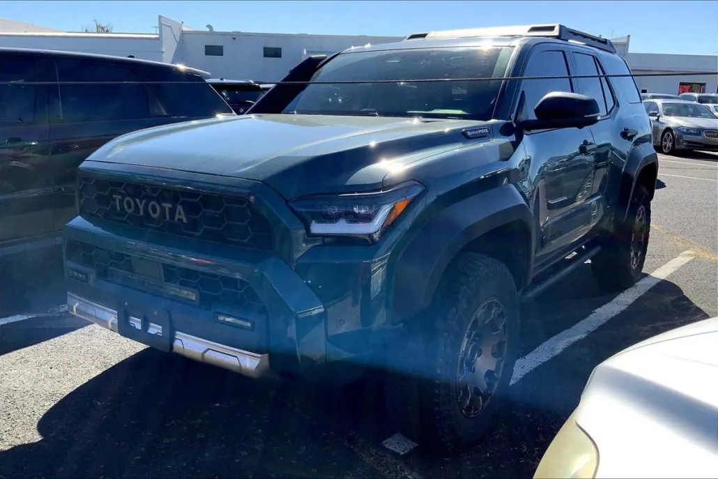 2025 Toyota 4Runner photo 1