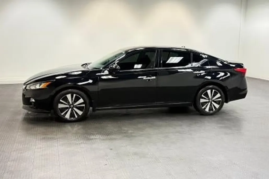 2019 Nissan Altima 2.5 SV photo 1