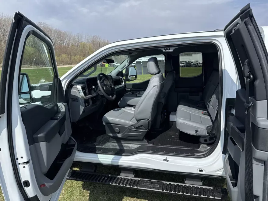 2025 Ford F-350 XL photo 1