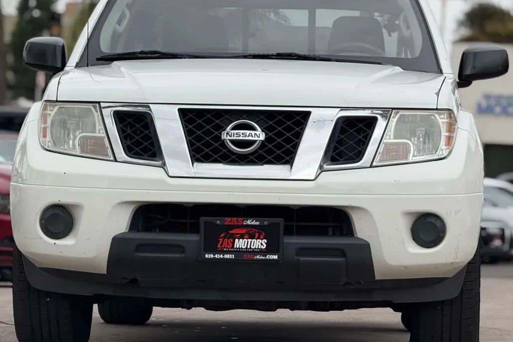 2016 Nissan Frontier SV photo 1