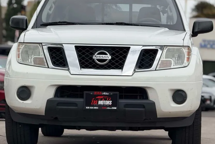 2016 Nissan Frontier SV photo 1