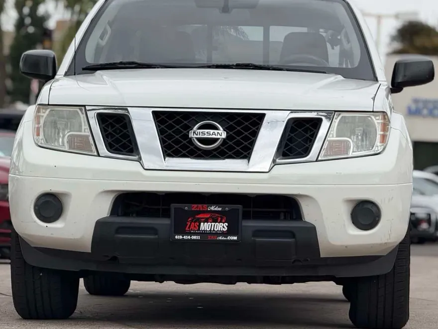 2016 Nissan Frontier SV photo 1