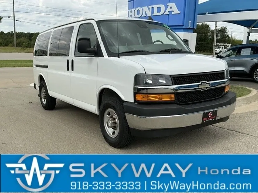 2019 Chevrolet Express 3500 LT Passenger Van photo 1