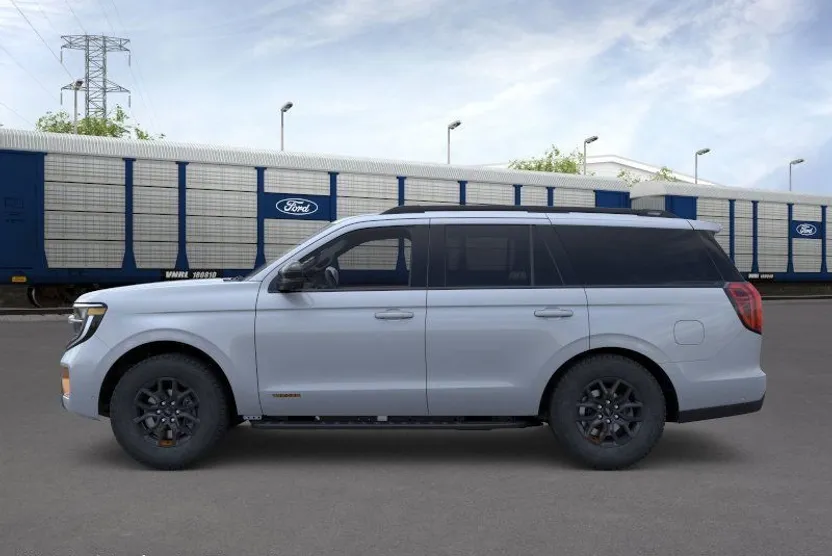 2025 Ford Expedition photo 1