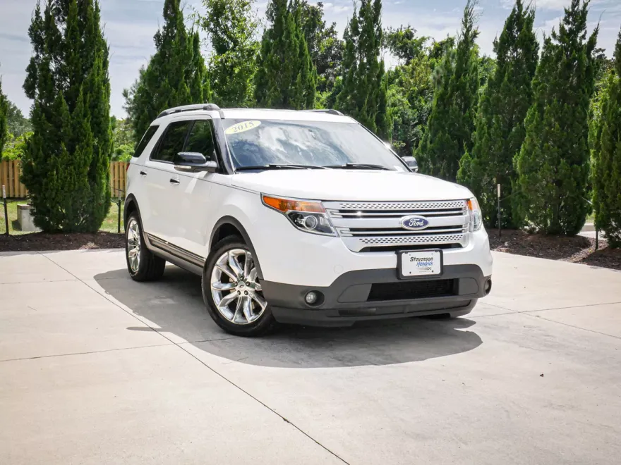 2015 Ford Explorer XLT photo 1