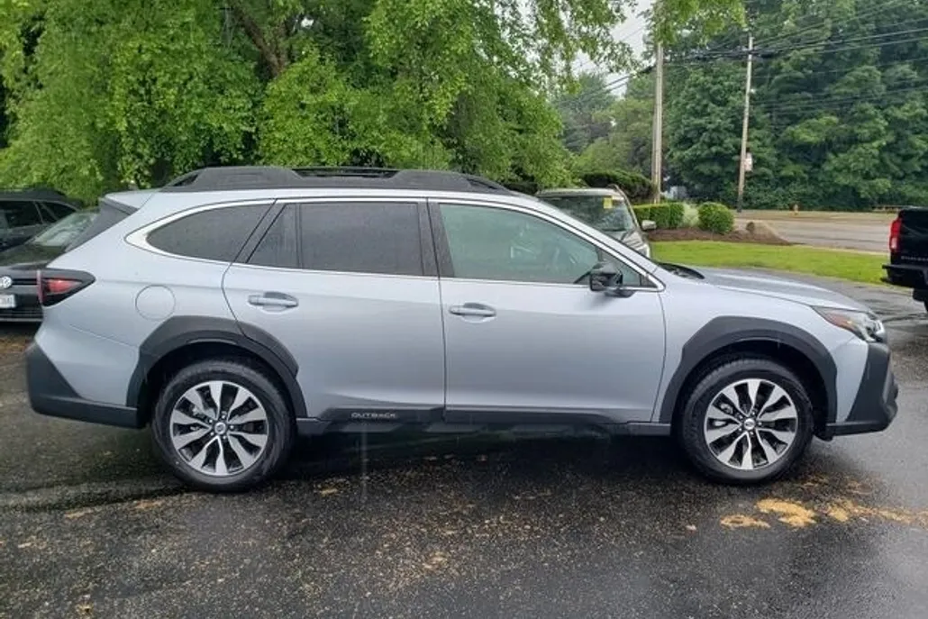 2024 Subaru Outback Limited photo 1
