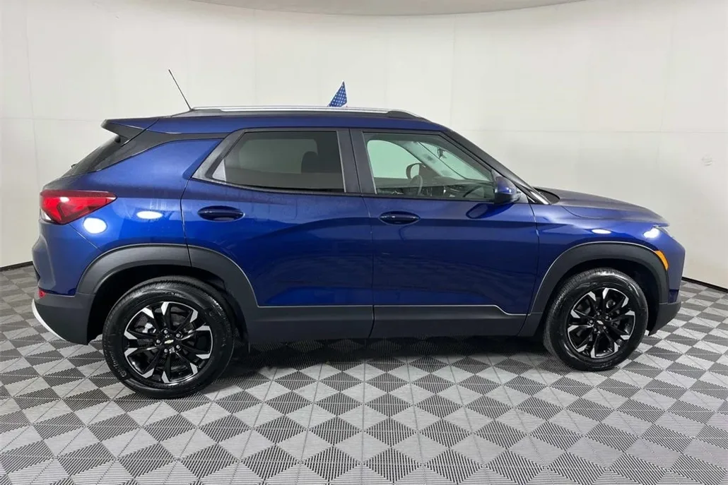 2023 Chevrolet Trailblazer LT photo 1