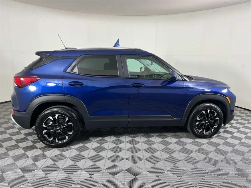 2023 Chevrolet Trailblazer LT photo 1