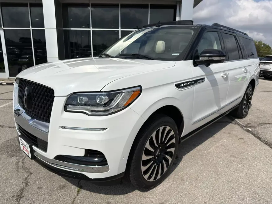 2023 Lincoln Navigator Black Label photo 1