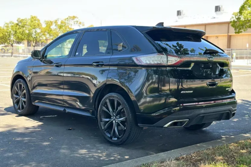 2015 Ford Edge Sport photo 1