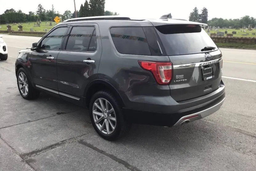 2017 Ford Explorer Limited photo 1