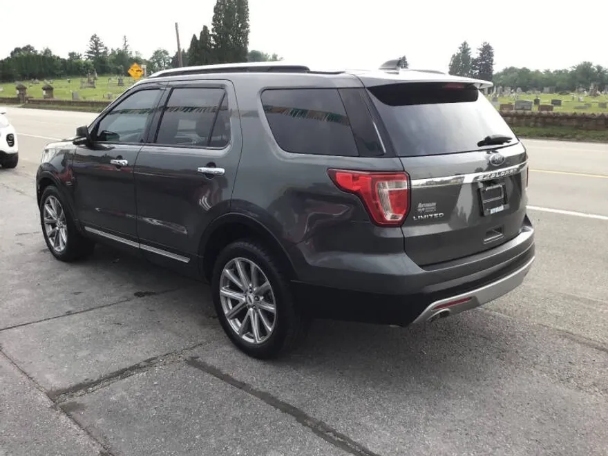 2017 Ford Explorer Limited photo 1