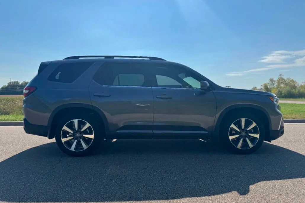2025 Honda Pilot Touring photo 1