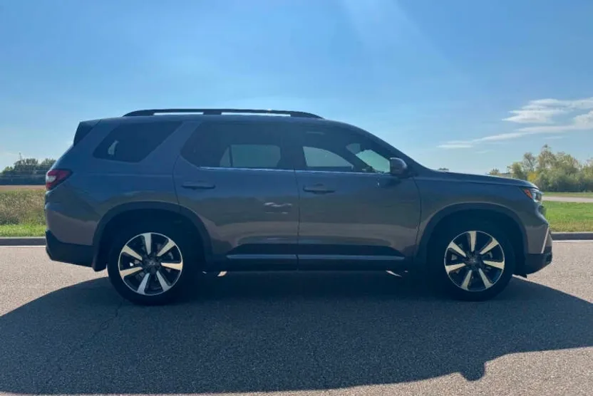 2025 Honda Pilot Touring photo 1