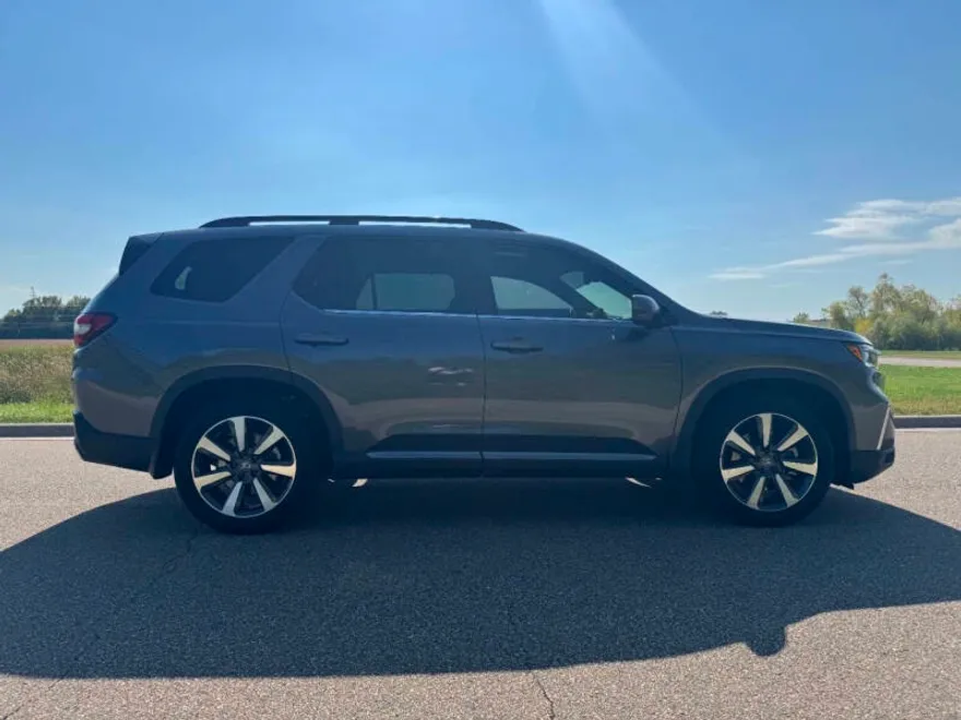 2025 Honda Pilot Touring photo 1