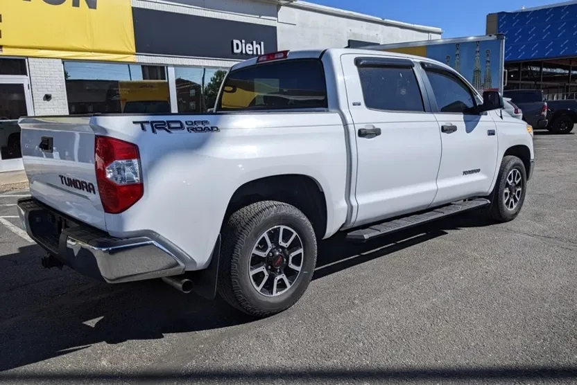 2017 Toyota Tundra SR5 photo 1