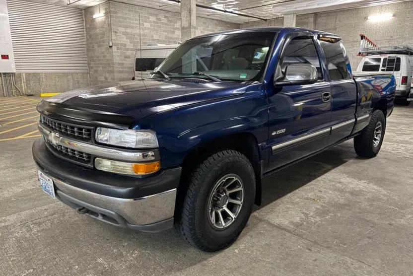 2000 Chevrolet Silverado 1500 LS photo 1