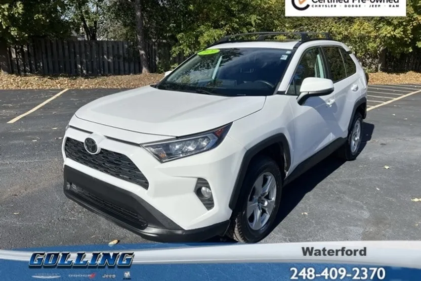 2020 Toyota RAV4 XLE photo 1