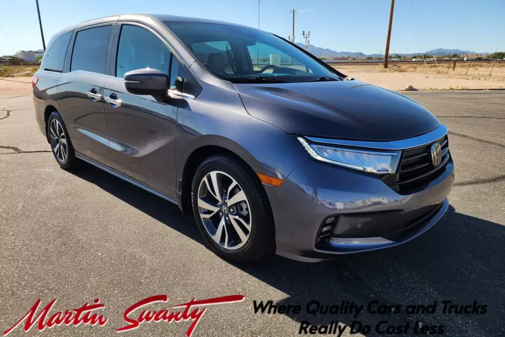 2023 Honda Odyssey Touring photo 1