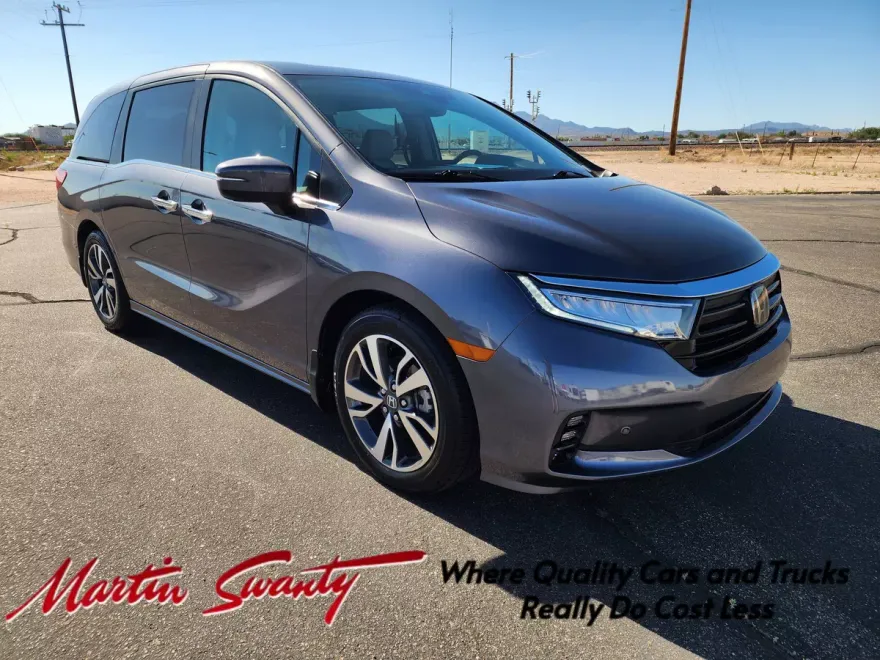 2023 Honda Odyssey Touring photo 1